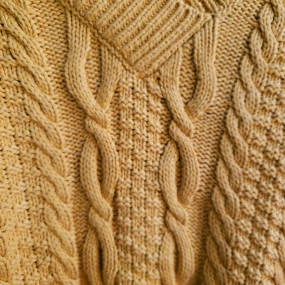 Yellow/Gold Knitted Sweater Size M - Picture 4 of 4